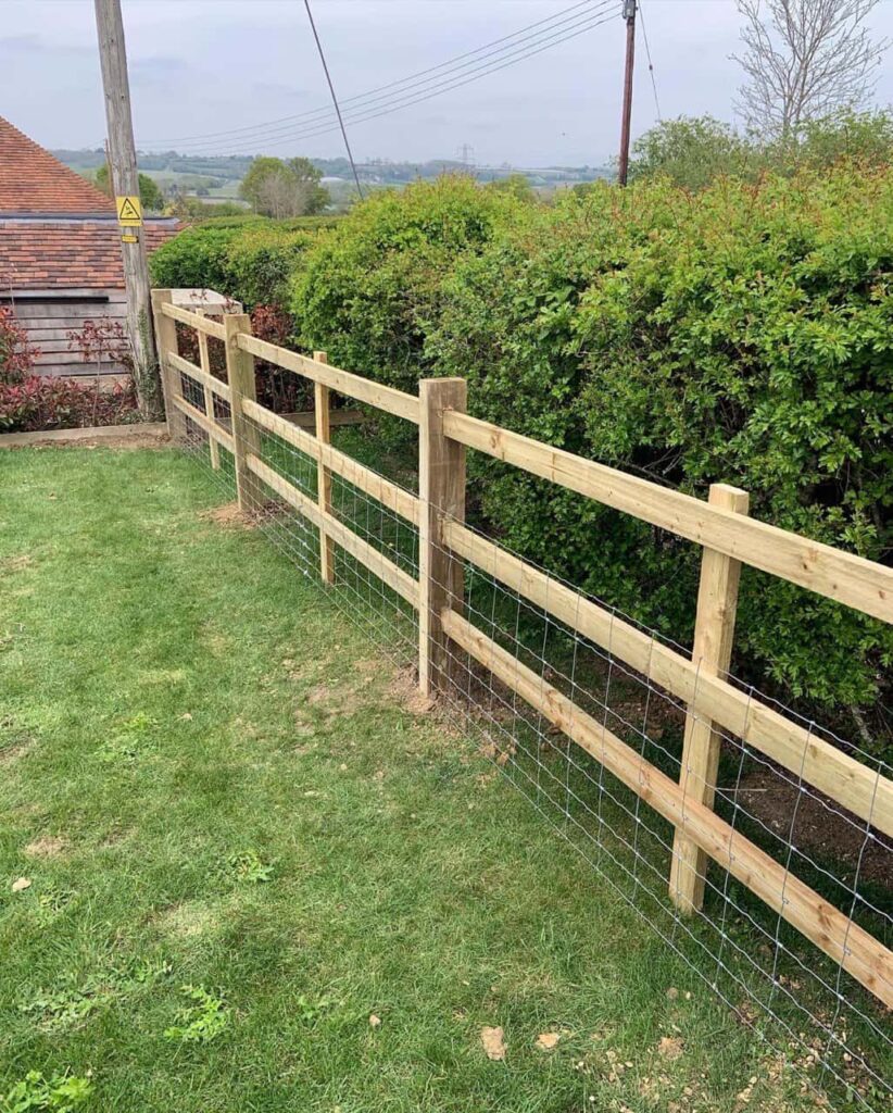 This is a photo of a picket fence and picket gate installed by Fast Fix Fencing Impington